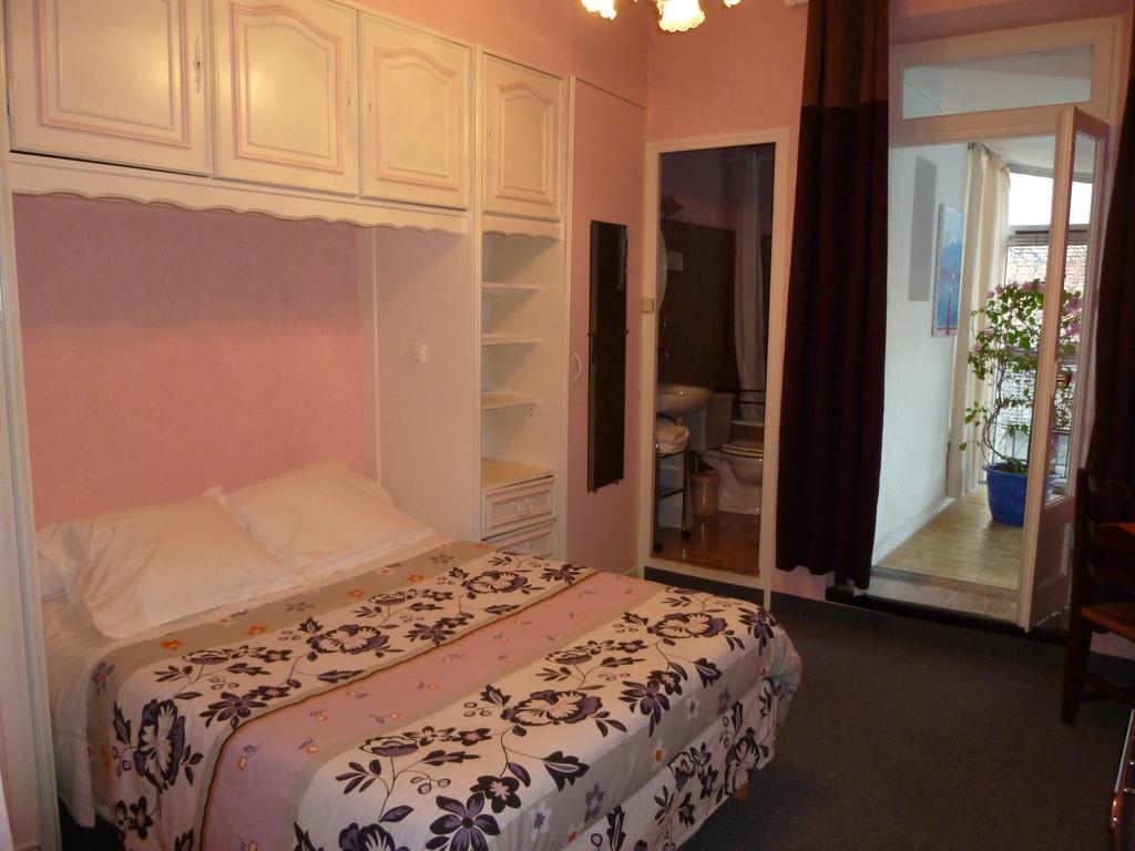 Hotel Emma Calve Millau Pokój zdjęcie