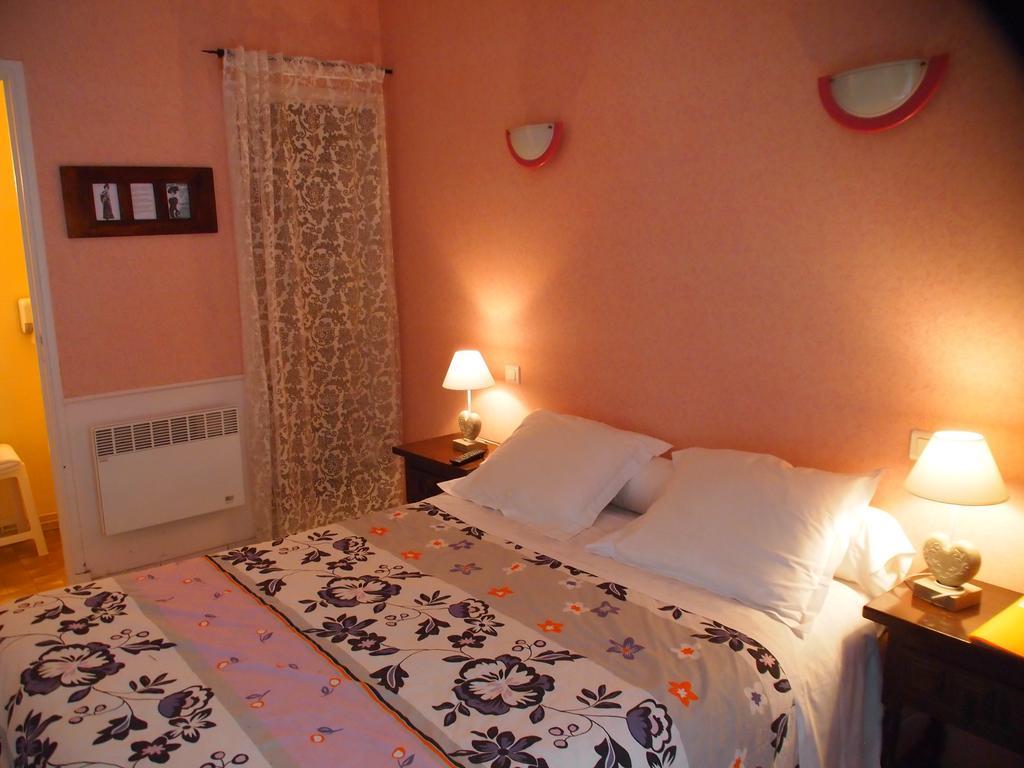 Hotel Emma Calve Millau Pokój zdjęcie