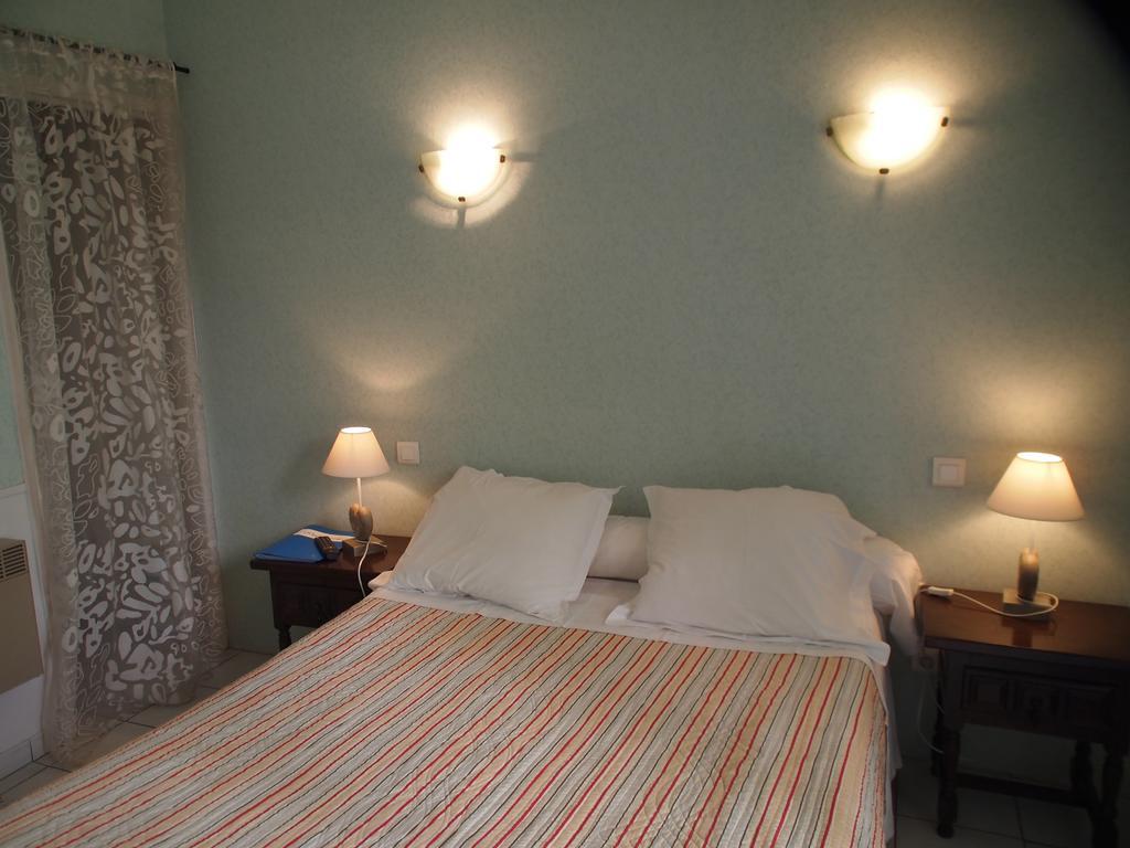 Hotel Emma Calve Millau Pokój zdjęcie