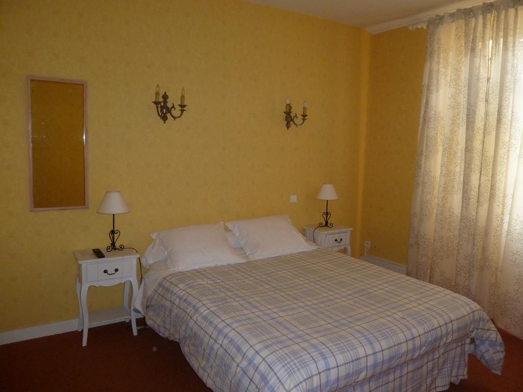 Hotel Emma Calve Millau Pokój zdjęcie